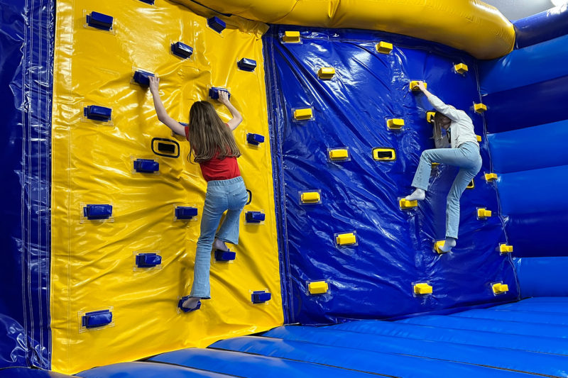 ŚCIANKA WSPINACZKOWA